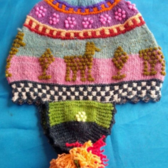 Peruvian ceremonial Andean chullo woven in sheep wool - Picture 8 of 10